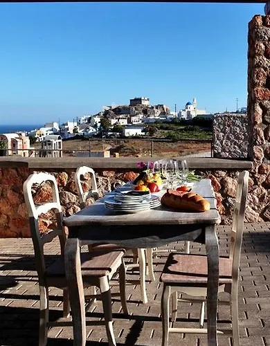 Michaela Akrotiri (Santorini)