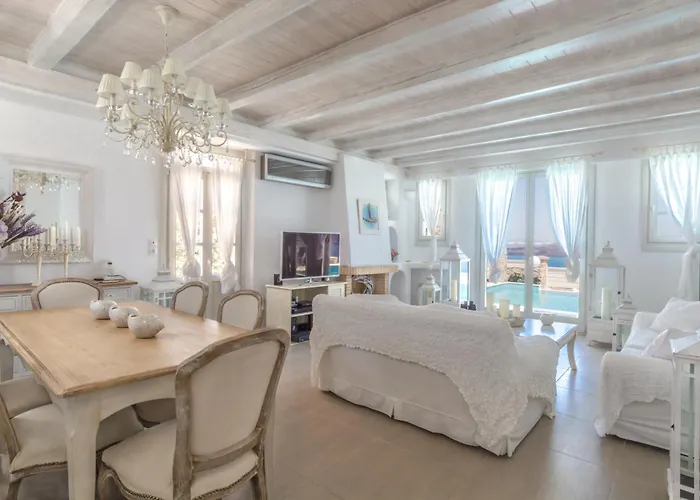 Michaela Akrotiri (Santorini)