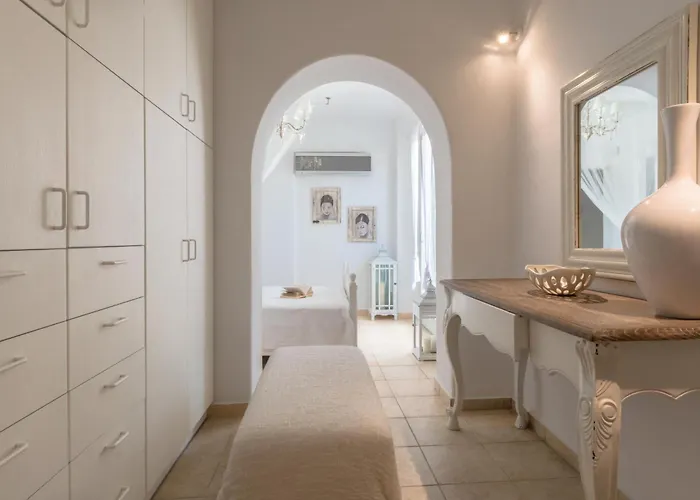 Michaela Akrotiri (Santorini)