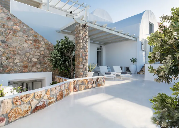 Michaela Akrotiri (Santorini)