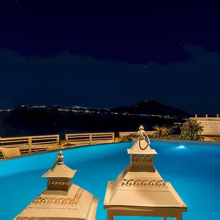 Michaela Akrotiri (Santorini)