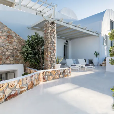 Michaela Akrotiri (Santorini)
